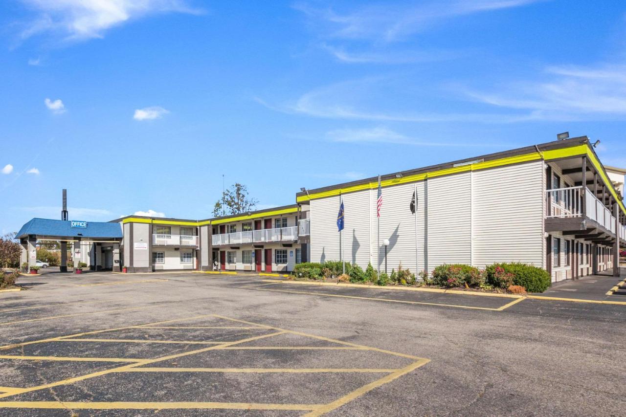 Econo Lodge Inn&Suites Terre Haute Exterior foto